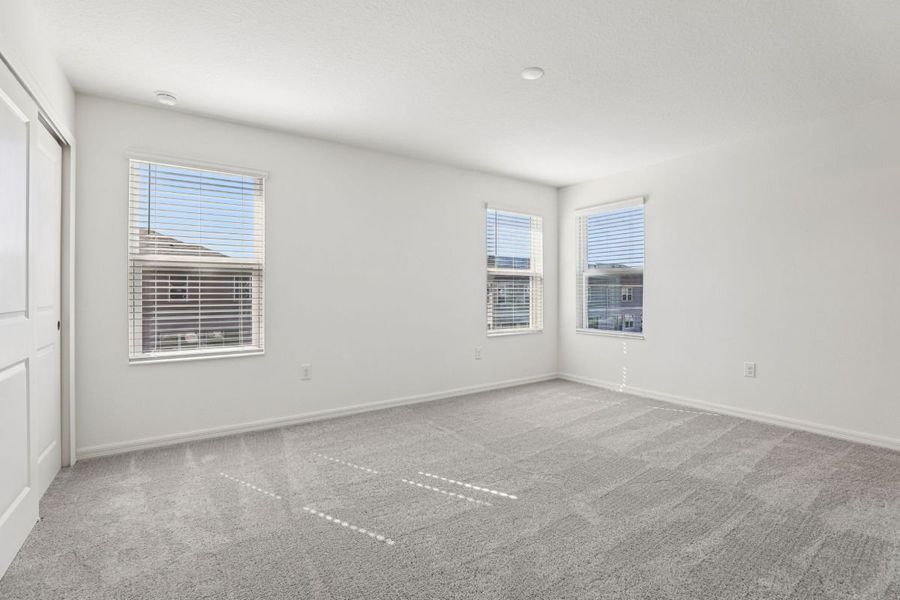 Spacious, unfurnished interior of a new home in Reserve at Forest Lake Townhomes, Lake Wales (Image 5).