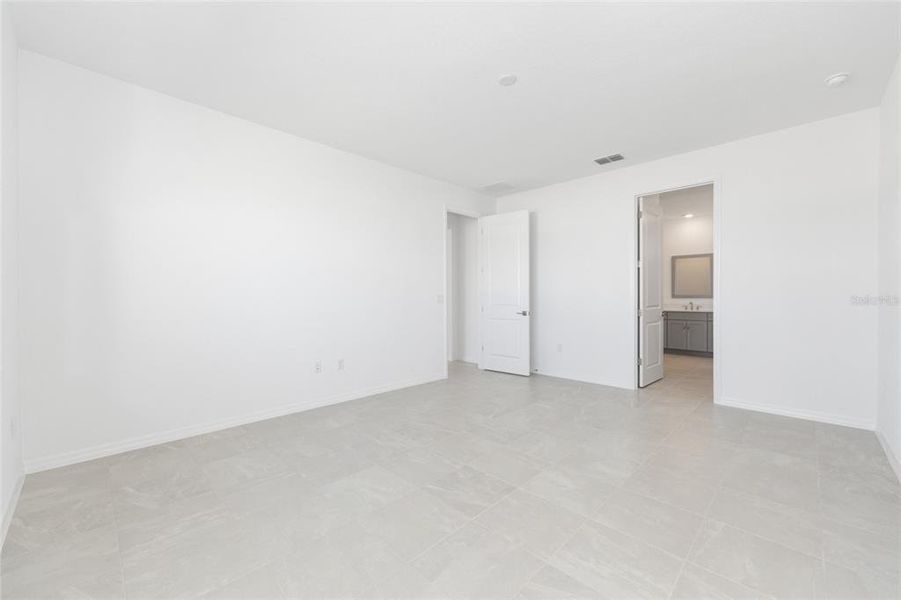 Spacious, unfurnished interior of a new home in Calesa Township, Ocala (Image 42).