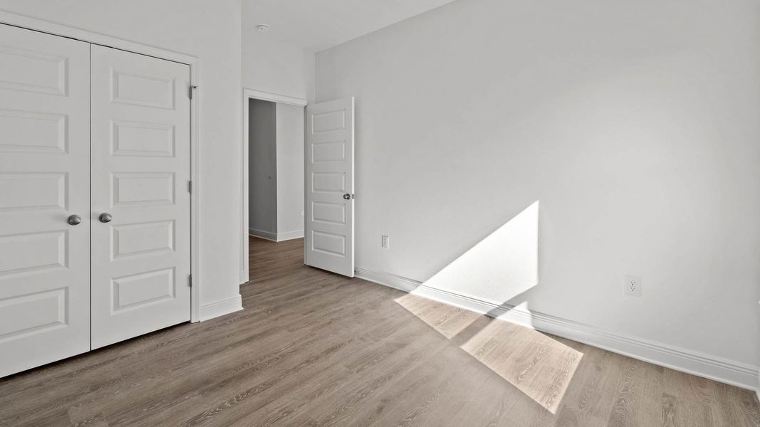 Spacious, unfurnished interior of a new home in Owl's Head Farms, Freeport (Image 29).