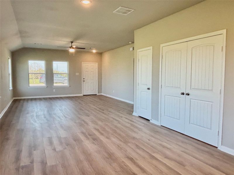 Spacious, unfurnished interior of a new home in , Palacios (Image 20).