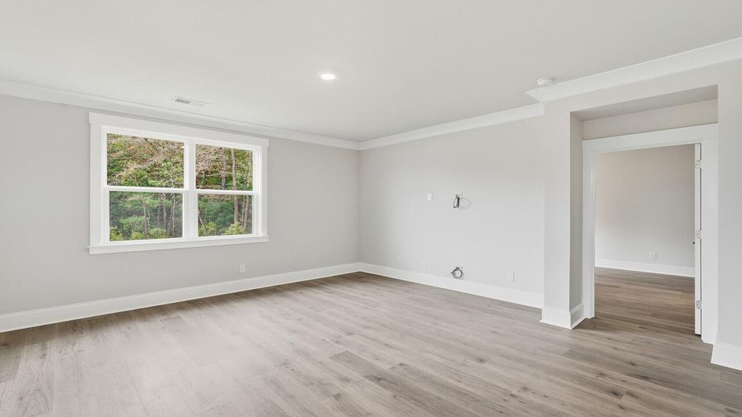 Spacious, unfurnished interior of a new home in Sheep Island, Summerville (Image 15).