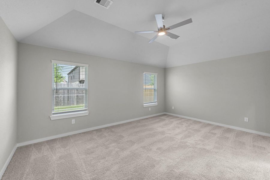 Spacious, unfurnished interior of a new home in Barton Creek Ranch, Conroe (Image 14).