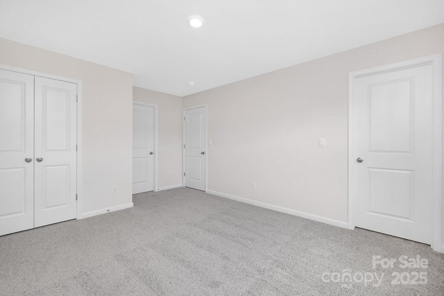 Spacious, unfurnished interior of a new home in Sylvan Creek, Denver (Image 20).