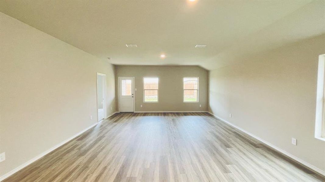 Spacious, unfurnished interior of a new home in Sunnycreek, Crowley (Image 11).