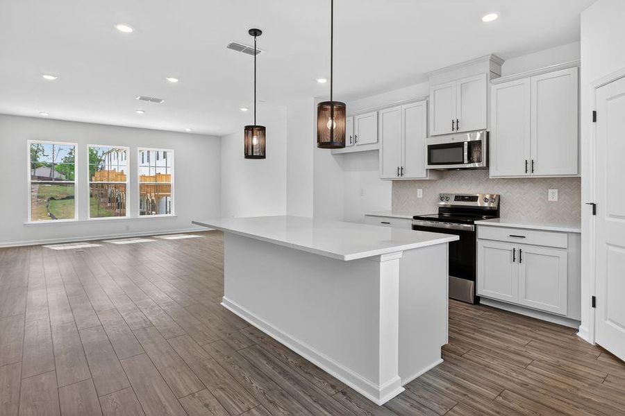 Furnished interior view inside a new home in Rosewood Farm, Lawrenceville (Image 14).