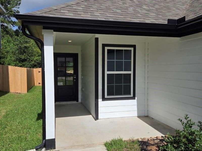 Exterior details and patio area of a home in River's Edge, Conroe (Image 22).