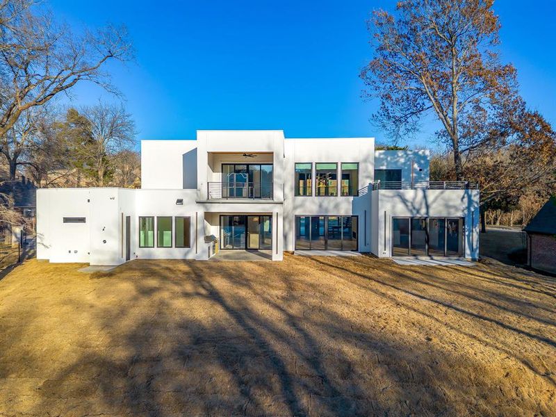 Exterior details and patio area of a home in , Cedar Hill (Image 3).