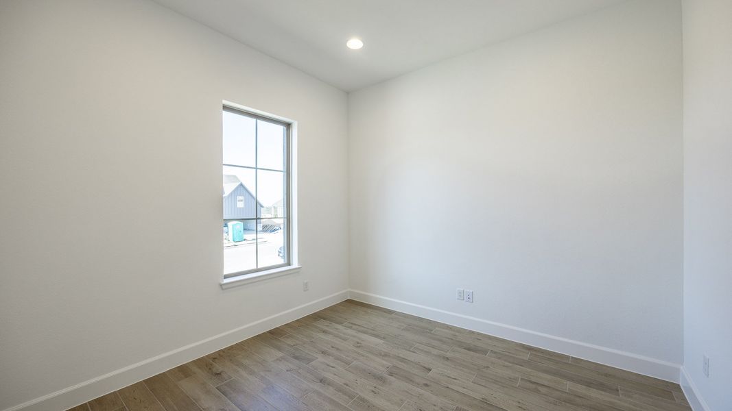 Spacious, unfurnished interior of a new home in Santa Rita Ranch - Eldorado, Liberty Hill (Image 7).