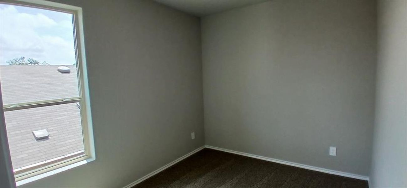 Spacious, unfurnished interior of a new home in The Canyons, Keene (Image 9).