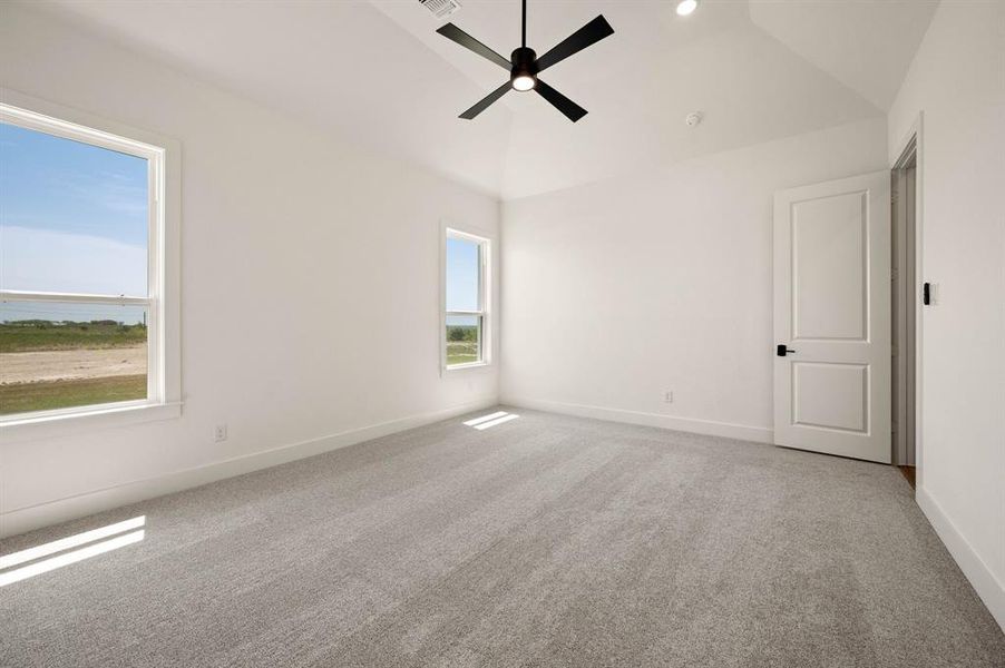 Spacious, unfurnished interior of a new home in Bella Crossing, Fort Worth (Image 31).