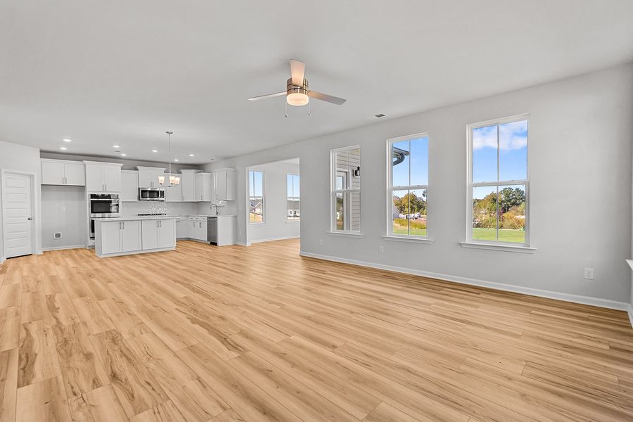Spacious, unfurnished interior of a new home in Fieldstone, Lexington (Image 16).