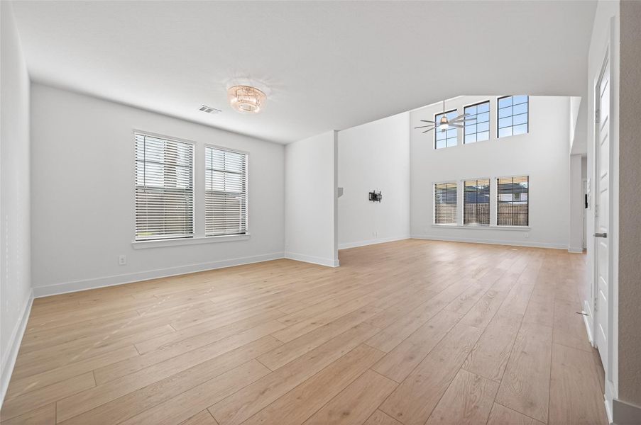 Spacious, unfurnished interior of a new home in Sorella, Tomball (Image 23).