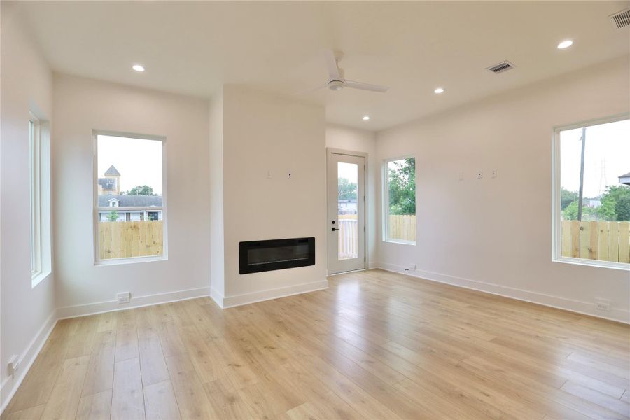 10 FT Ceilings + 8FT Doors. Thoughtfully designed to accommodate your lifestyle, with multiple outlets strategically placed throughout to support your every need. 10 FT Ceilings + 8FT Doors. Thoughtfully designed to accommodate your lifestyle, with multiple outlets strategically placed throughout to support your every need.