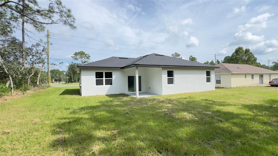 Exterior details and patio area of a home in , Citrus Springs (Image 11).