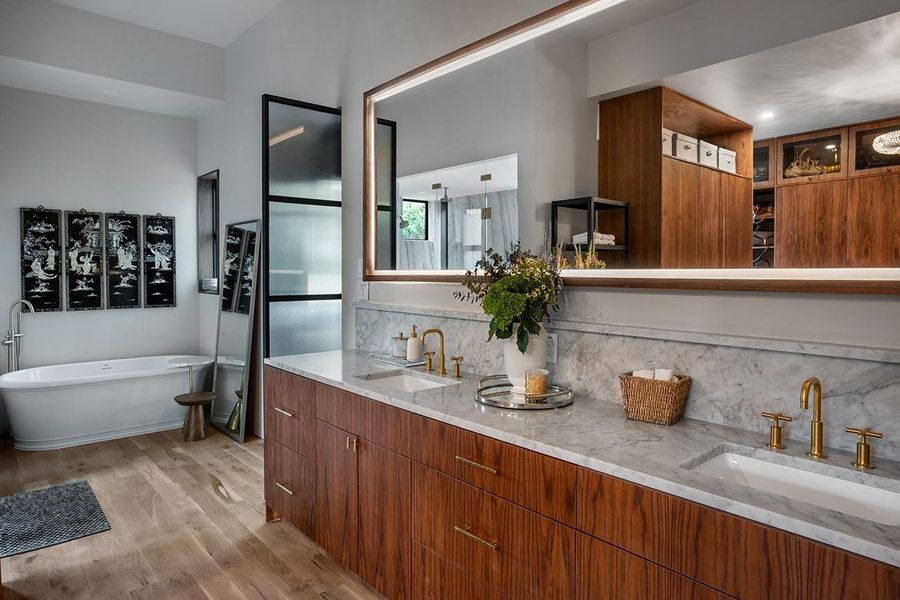 Double Vanity and indoor tub.
