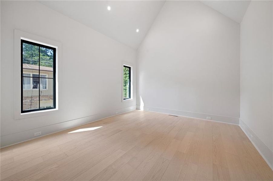 Spacious, unfurnished interior of a new home in , Atlanta (Image 23).