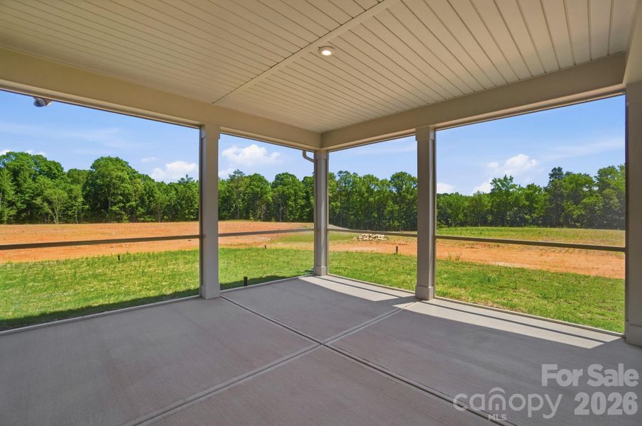 16 x 16' Screened-in Porch