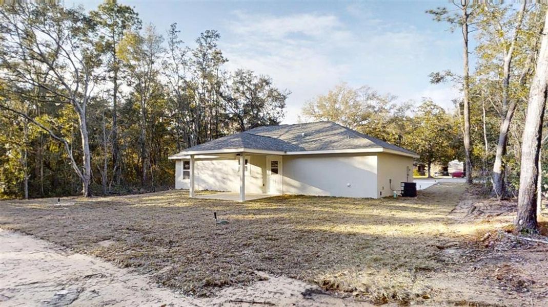 Exterior details and patio area of a home in , Dunnellon (Image 27). Exterior details and patio area of a home in , Dunnellon (Image 27).