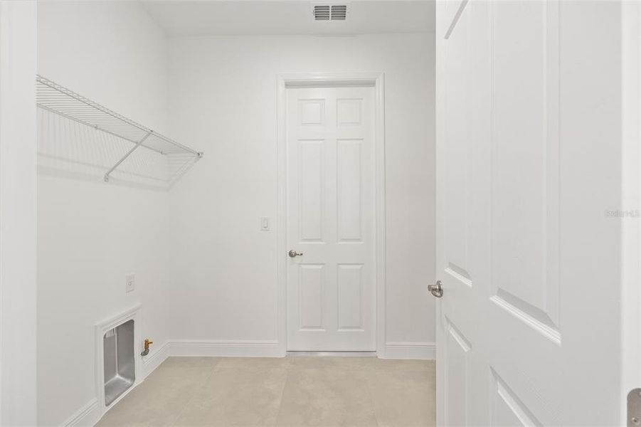 Spacious, unfurnished interior of a new home in , Ocala (Image 35).