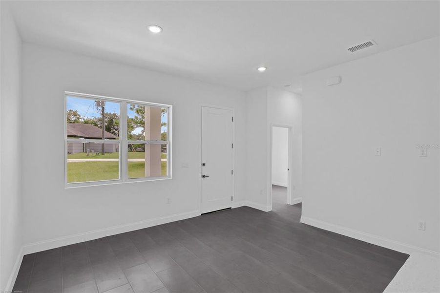 Spacious, unfurnished interior of a new home in , Dunnellon (Image 17).