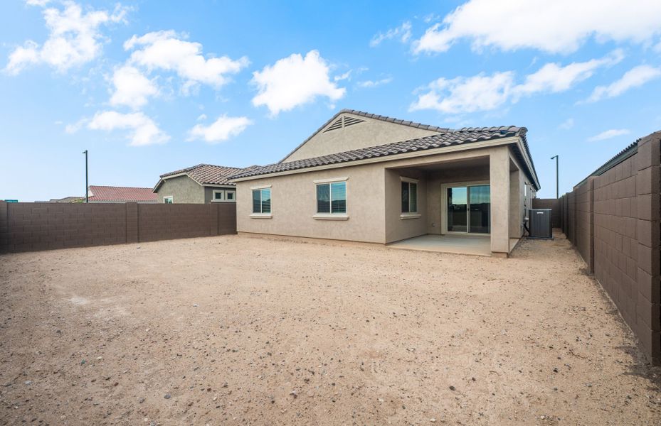 Exterior details and patio area of a home in El Cidro, Goodyear (Image 3).