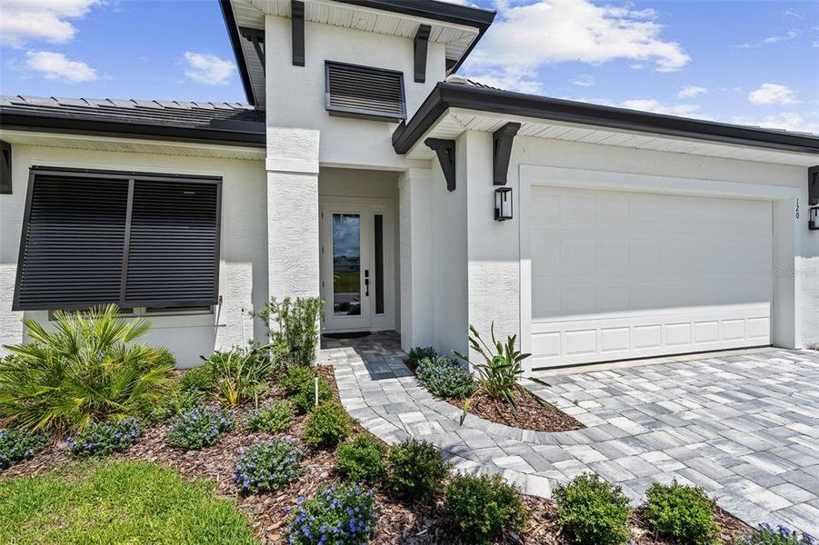 Exterior details and patio area of a home in , Palm Coast (Image 4).