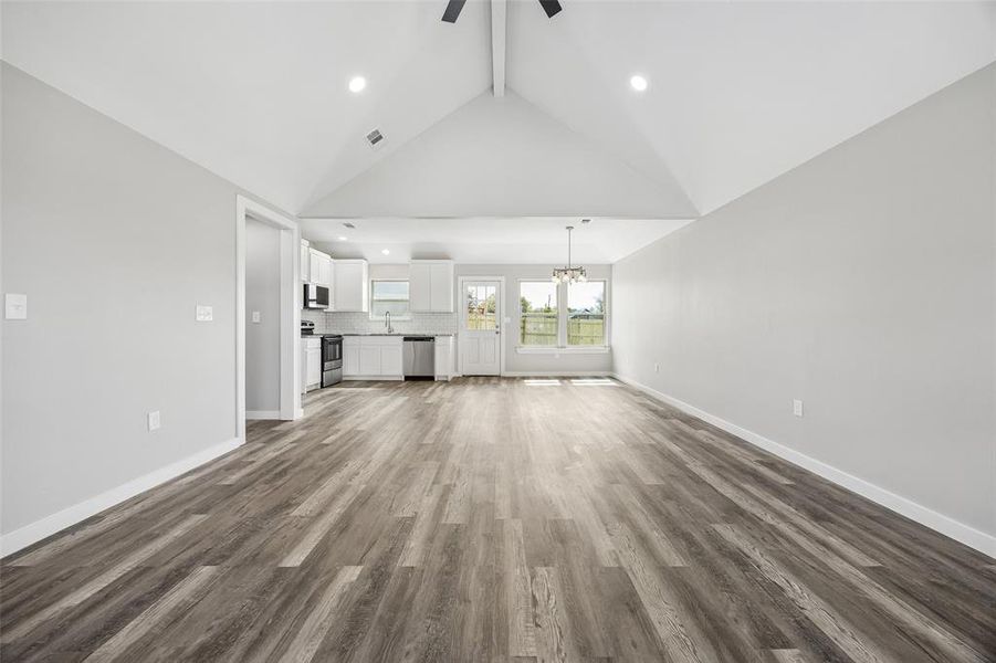 Spacious, unfurnished interior of a new home in , Itasca (Image 25).