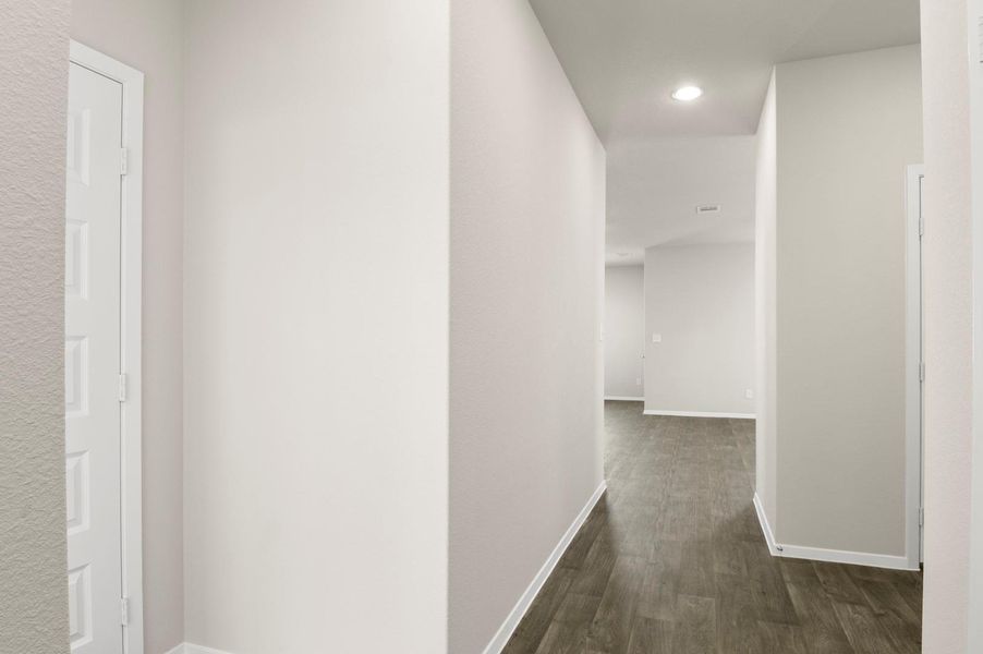 Spacious, unfurnished interior of a new home in Harvest Ridge, Elgin (Image 17).