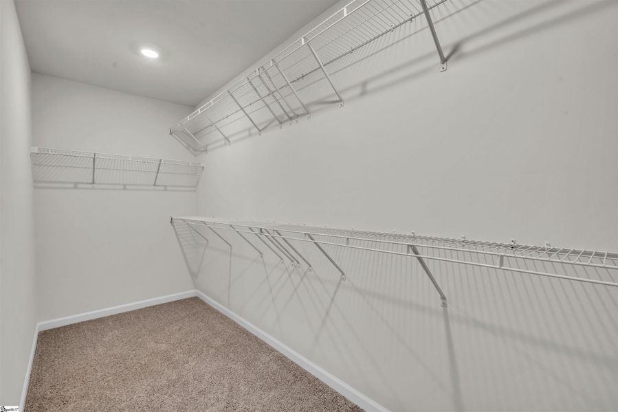 Spacious, unfurnished interior of a new home in Lynbrook, Boiling Springs (Image 19).