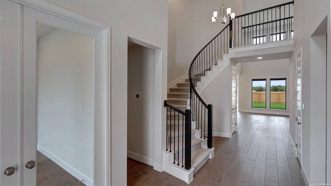 Spacious, unfurnished interior of a new home in Haby Hill, San Antonio (Image 22).