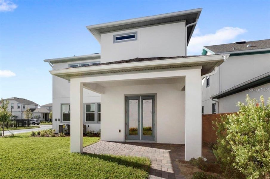 Exterior details and patio area of a home in , Orlando (Image 4).