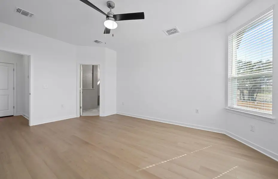 Spacious, unfurnished interior of a new home in Woodside, Georgetown (Image 9).
