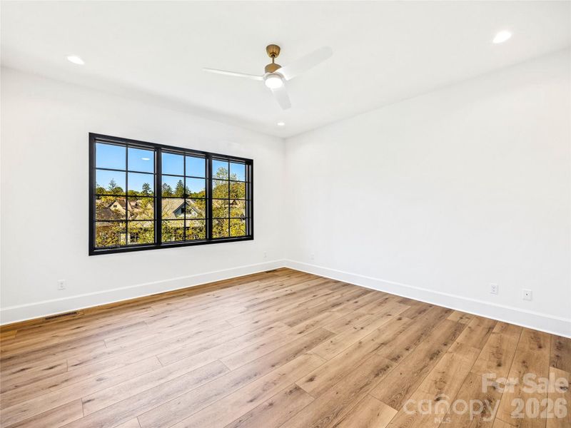 Spacious, unfurnished interior of a new home in , Asheville (Image 31).