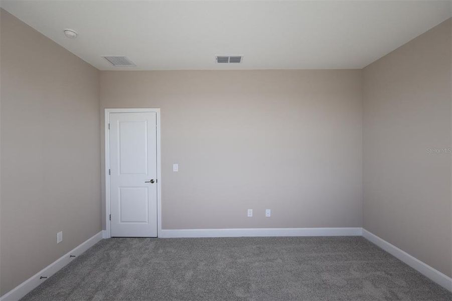 Spacious, unfurnished interior of a new home in Lake Star at Ovation, Winter Garden (Image 24).