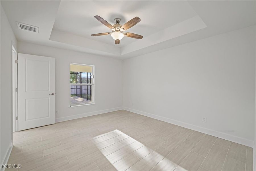 Spacious, unfurnished interior of a new home in Cape Coral, Cape Coral (Image 28).