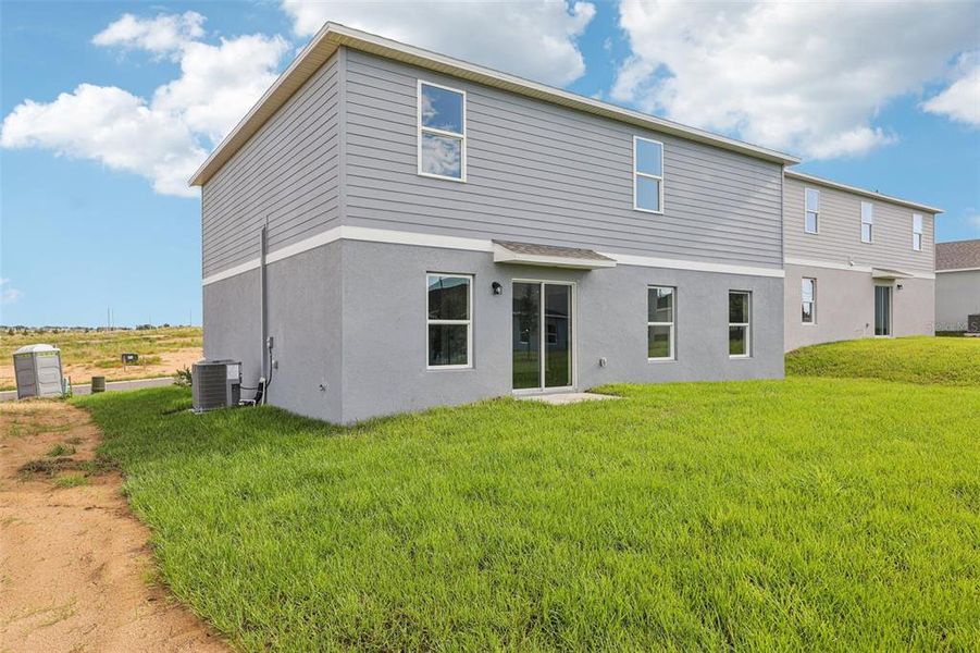 Exterior details and patio area of a home in Bradbury Creek, Haines City (Image 10).