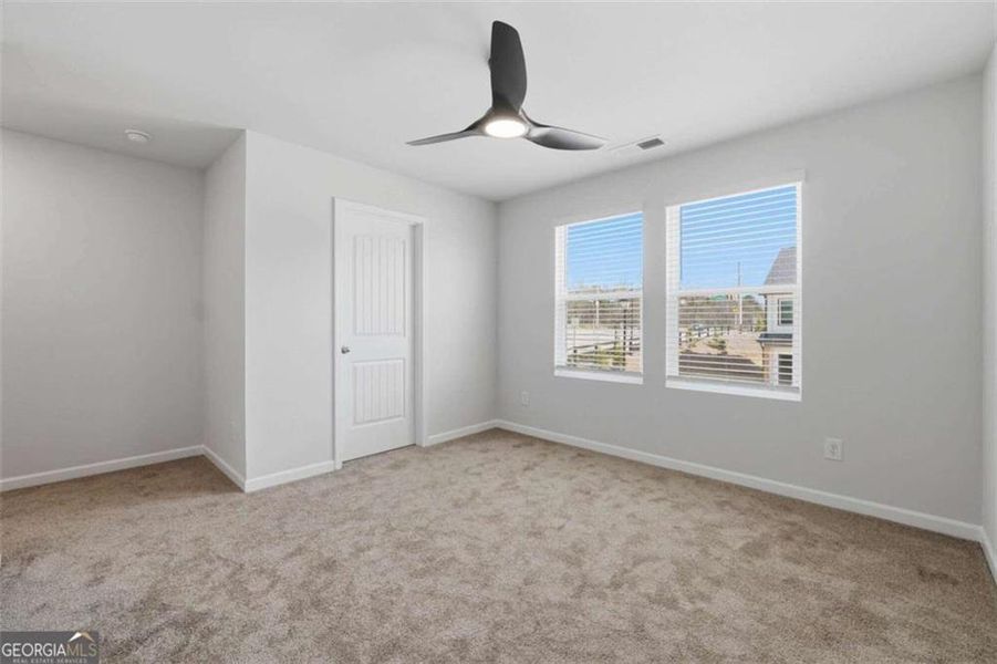 Spacious, unfurnished interior of a new home in The Grove At Mundy Mill, Gainesville (Image 19).