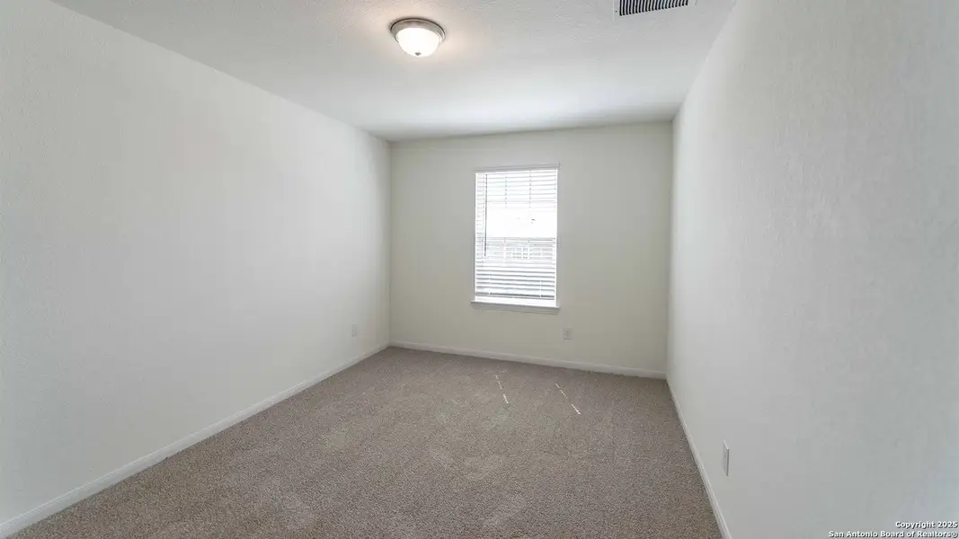 Spacious, unfurnished interior of a new home in Hunter's Ranch, San Antonio (Image 10).