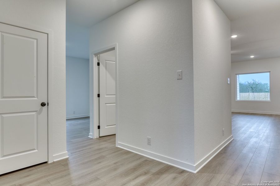 Spacious, unfurnished interior of a new home in Saddlebrook Ranch, Schertz (Image 24).
