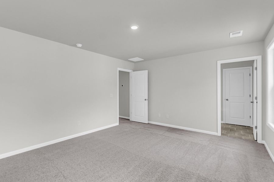 Spacious, unfurnished interior of a new home in Central Creek, Goose Creek (Image 21).