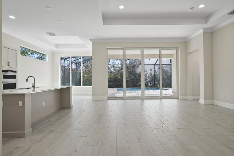 4232 Montagu Ave_Amaryllis_Lot 15_16