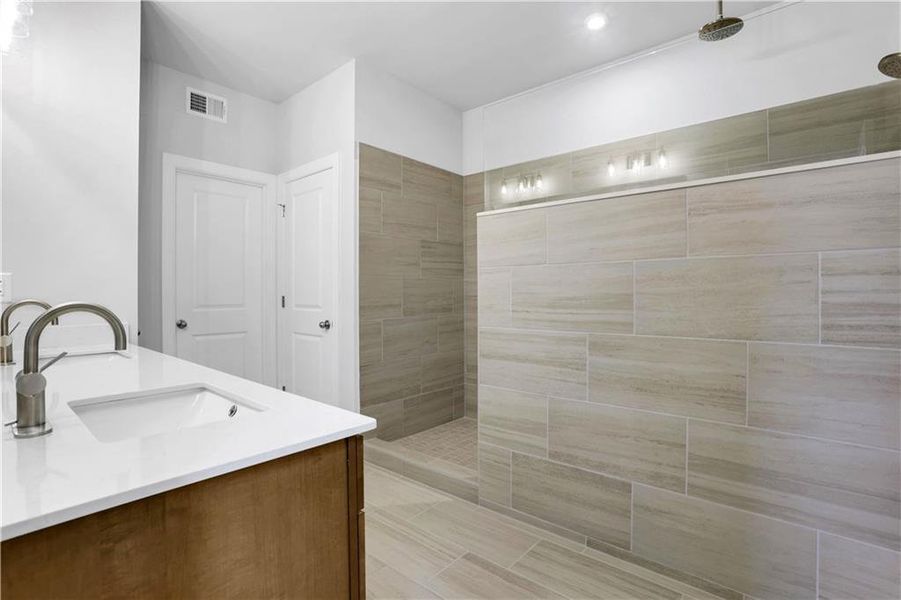 Image 58 of a home in Acacia.