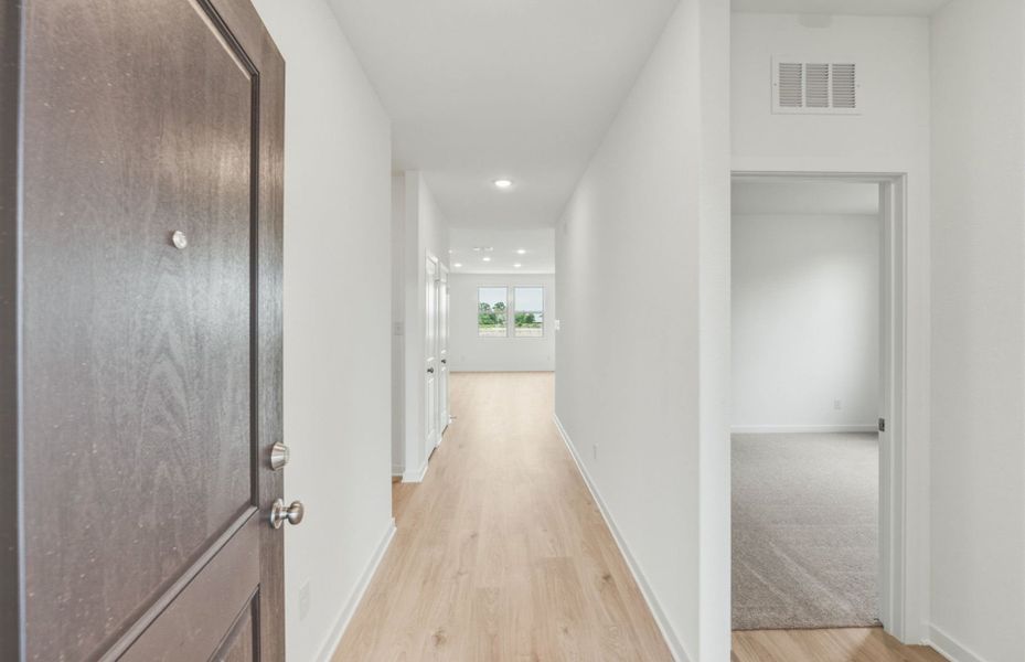Spacious, unfurnished interior of a new home in County View, Temple (Image 32).
