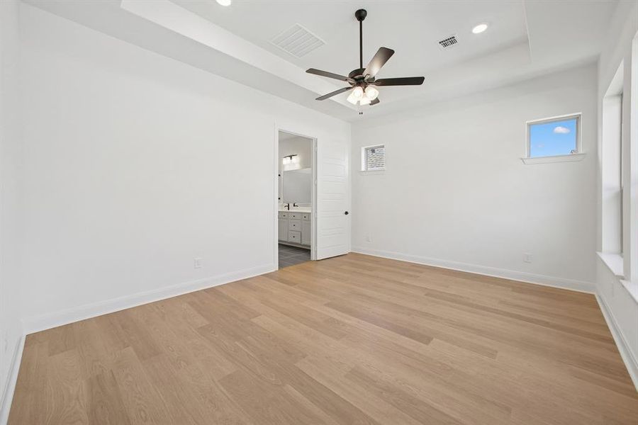 Spacious, unfurnished interior of a new home in Elements at Viridian - Garden Series, Arlington (Image 16).