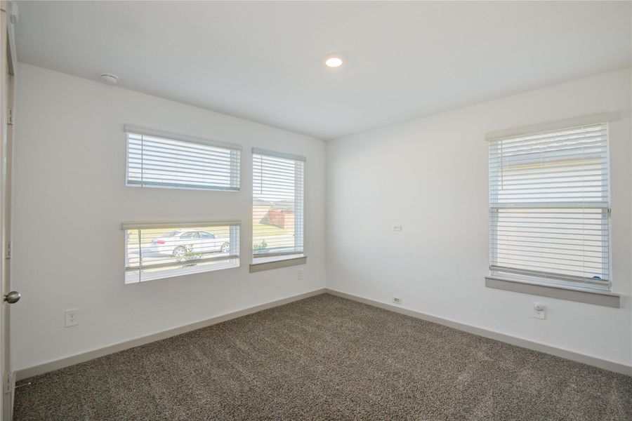 Spacious, unfurnished interior of a new home in , Rosharon (Image 33).