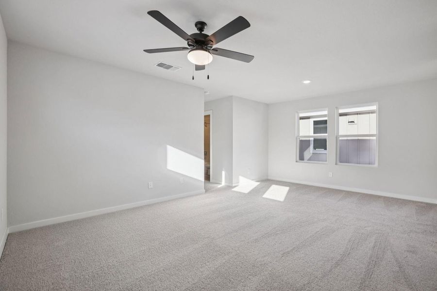 Spacious, unfurnished interior of a new home in Avery Centre, Round Rock (Image 18).
