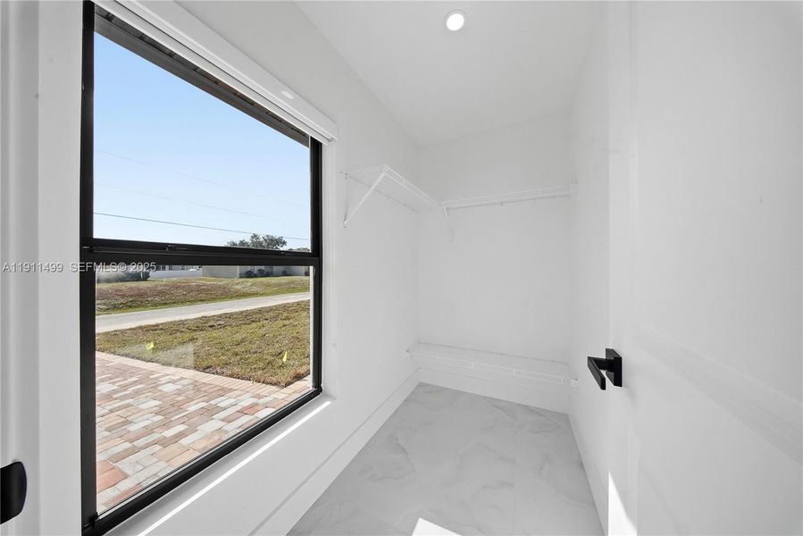 Studio-Bedroom-Walk-in closet Studio-Bedroom-Walk-in closet