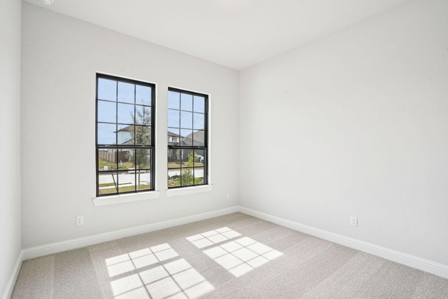 Spacious, unfurnished interior of a new home in Del Bello Lakes 60', Manvel (Image 37).