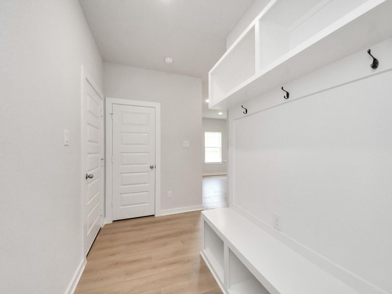 Spacious, unfurnished interior of a new home in Caney Creek Place, Conroe (Image 38).