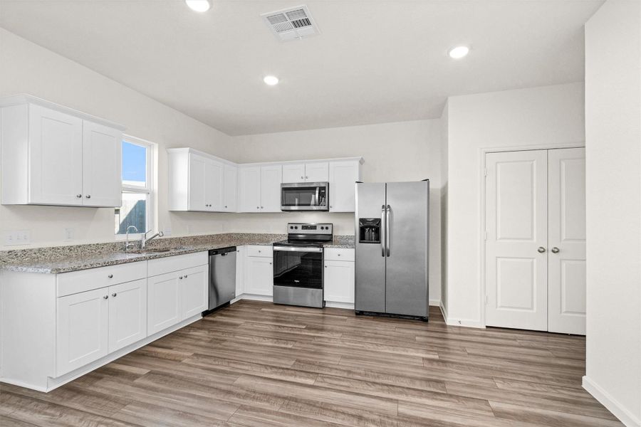 Furnished interior view inside a new home in Chapel Run, Montgomery (Image 4).
